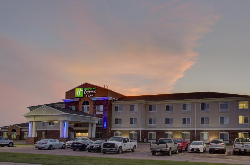 Holiday Inn Express & Suites Le Mars By Ihg Exteriör bild
